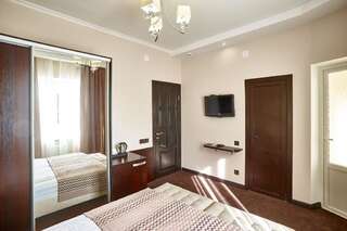 Гостиница Black Sea Guest House Адлер Двухместный номер Делюкс с 1 кроватью или 2 отдельными кроватями-4